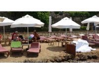 Antalya’da denizde fenalaşan İsveçli turist kıyıya ulaşmayı başardı ancak kurtarılamadı