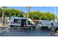 Yayaya yol verdi, kazaya karıştı