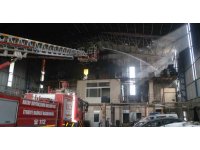 Kaportacıda çıkan yangın, iş yerlerine sıçramadan söndürüldü