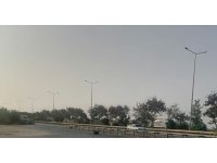 Tur minibüsü önce bariyere, sonra yayaya çarptı: 2 yaralı