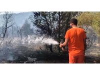 Antalya’da bozuk ormanlık alanda yangın