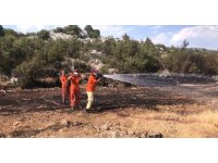 Antalya’da bozuk ormanlık alanda çıkan yangın söndürüldü