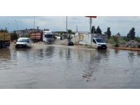 Hatay’da yağış sonrası yollar göle döndü