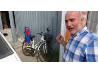 Lastikleri patlamış eski bisikleti bırakıp, 6 bin TL’lik son model bisikleti çaldı