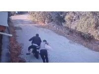 Köpeği çalan 2 acemi hırsızın motosiklet çalışmayınca yaşadıkları panik kamerada