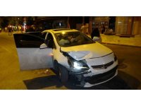 Çarpışan otomobiller hurdaya döndü