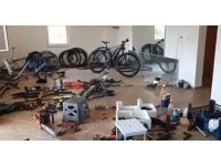 Çalıntı bisikletlerin rengini ve parçalarını değiştirip satmaya çalışırken yakalandılar