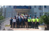 Kemer’de örnek taksi ve toplu taşıma sürücülerine plaket ile hediye verildi