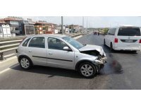 Otomobil, bariyerlere çarparak durabildi