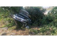 Yoldan çıkan otomobil takla atarak bahçeye girdi: 3 yaralı
