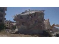 Kolonlarına zarar verilerek yıkılan binaların yerle bir olma anları kamerada