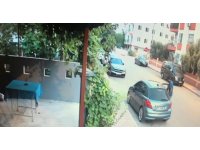 Sigara dumanı çıksın diye arabasının camını 3 santim açık bırakan gence ’bukalemun’ hırsız şoku