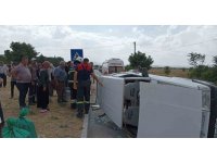 Burdur’da römork bağlı otomobil devrildi 3 kişi yaralandı.