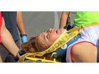 Virajı alamayan otomobil takla atıp uçuruma yuvarlandı, sıkışan araçtan çıkartılan kadın acı içinde kıvrandı