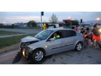 Antalya’da kırmızı ışık ihlali hastanede bitti:3 yaralı