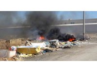 Sanayi sitesinde hurdalık yangını esnafı isyan ettirdi