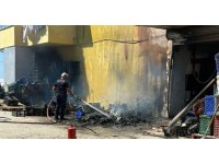 Sebze meyve deposundaki yangın büyümeden söndürüldü