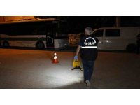 Otomobiliyle seyir halindeyken başka araçtan ateş açıldı, sırtından vuruldu