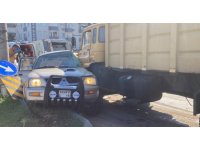 Çöp kamyonu, kamyonete çarptı: 4 ölü, 2 yaralı