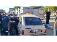 Adana’da otomobil kamyona çarptı: 1 yaralı