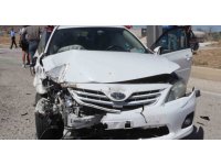 Burdur’da otomobil ile traktör çarpıştı 1’i ağır 4 kişi yaralandı