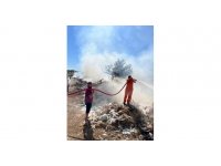 Gazipaşa’da dere kenarına bırakılan çöpler alev aldı