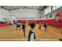 Sinan Güler ve Muratcan Güler’den Adana’daki öğrencilere basketbol kursu