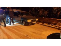 Dur ihtarına uymayıp polisleri peşine taktı, aracı terk edip kaçsa da cezadan kurtulamadı