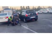 Bagaj kapağına gizlenen 1 kilo kokain jandarmanın dikkatinden kaçmadı