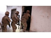 Mersin’de ’Kahramanlar’ operasyonunda gözaltına alınan 4 örgüt üyesi tutukladı