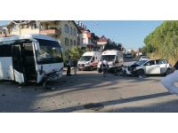 Antalya’da üç araçlı zincirleme kazada 3 kişi yaralandı
