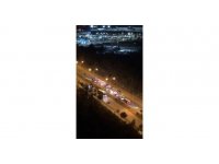 Yolu trafiğe kapatıp oyun oynayan sürücüye para cezası