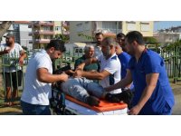 Kamyonete arkadan çarpan motosikletli, para nakil aracının altında kaldı