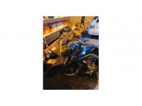 Çöp kamyonuna arkadan çarpan motosiklet sürücüsü kazayı yara almadan atlattı