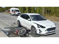 Burdur’da otomobil ile motosikletin çarpıştığı kaza kamerada