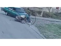 Çarpışma sonrası motosiklet sürücüsünün havaya uçtuğu anlar kamerada