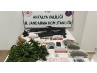 Evinde yetiştirdiği uyuşturucuları piyasaya süremeden yakalandı