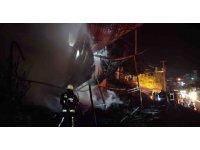 Antalya’da müstakil ev alev alev yandı, patlamalar mahalleyi sokağa döktü