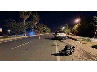 Kazaya karışan sürücü hurdaya dönen aracını bırakıp kaçtı