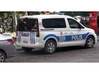 Zincir restoranda “yemeğinizde bebek kanı var” diyerek 1 kişiyi bıçakladı