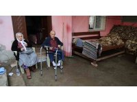 Patlayan su borusu yaşlı çifti korkuttu