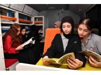 Kitobüs, okuma alışkanlığı kazandırmak amacıyla kenti geziyor
