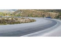 Virajı alamayan otomobil 15 metrelik şarampole uçtu: 4 yaralı