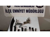 Hatay’da silah parçaları bulunan iş yerine adli işlem yapıldı