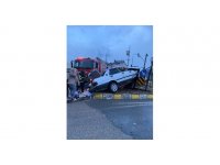 Hurdaya dönen Tofaş’daki 4 kişi yaralandı