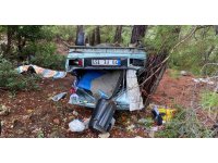 Otomobil 20 metreden aşağıya uçtu: 1 ölü 3 yaralı