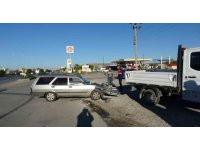 Antalya’da otomobil ile kamyonetin çarpıştığı kaza kamerada