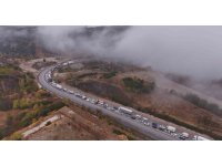 Burdur-Antalya Karayolu’nda tır makasladı, kilometrelerce araç kuyruğu oluştu