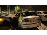 Kavşakta araçla çarpışan otomobil galeriye daldı: 3 yaralı