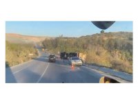 Tarsus’ta devrilen tırın sürücüsü yaralandı